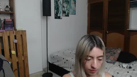 Snapshot of alicee_logan_ chatting on 06-19-26, 01:43 alicee_logan_ online show from 06-19-26, 01:43