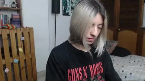 Snapshot of alicee_logan_ chatting on 07-10-26, 01:43 alicee_logan_ online show from 07-10-26, 01:43
