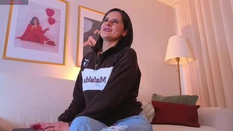 Snapshot of alicee_milf_ chatting on 05-11-26, 11:38 Aleja online show from 05-11-26, 11:38