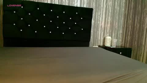 Snapshot of alicee_moonn chatting on 04-23-26, 07:05 alicee_moonn online show from 04-23-26, 07:05