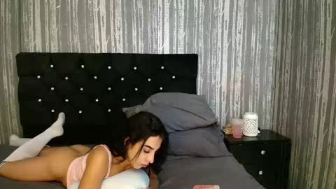 Snapshot of alicee_moonn chatting on 04-25-26, 11:02 alicee_moonn online show from 04-25-26, 11:02