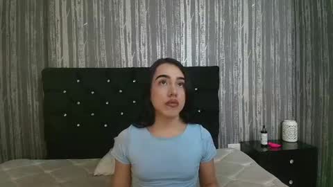 Snapshot of alicee_moonn chatting on 05-31-26, 04:47 alicee_moonn online show from 05-31-26, 04:47