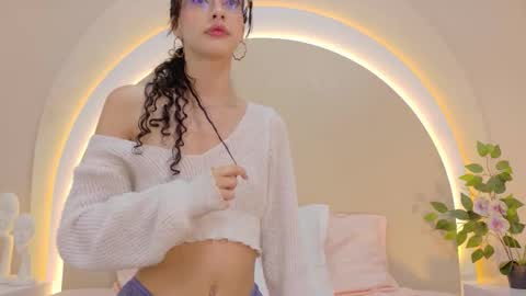 Snapshot of alicee_rodriguez chatting on 11-10-25, 04:17 alice online show from 11-10-25, 04:17