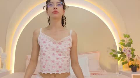 Snapshot of alicee_rodriguez chatting on 11-18-25, 06:23 alice online show from 11-18-25, 06:23