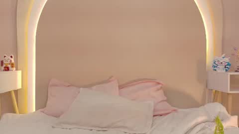 Snapshot of alicee_rodriguez chatting on 06-18-26, 05:50 alice online show from 06-18-26, 05:50