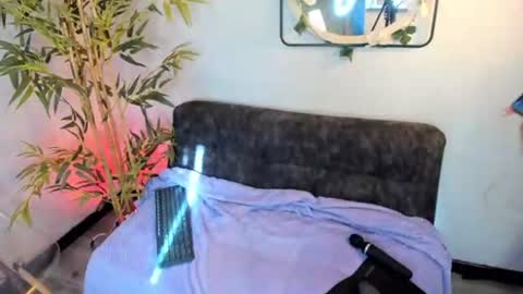 Snapshot of alicee_vixen chatting on 06-11-26, 12:36 Alice online show from 06-11-26, 12:36