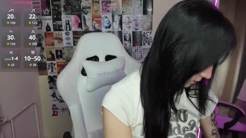 Snapshot of aliceeinwonderlanddd chatting on 02-04-26, 01:44 Alice online show from 02-04-26, 01:44