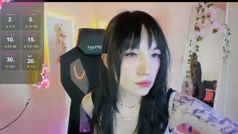 Snapshot of aliceeinwonderlanddd chatting on 04-21-26, 02:51 Alice online show from 04-21-26, 02:51