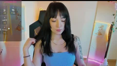 Snapshot of aliceeinwonderlanddd chatting on 04-27-26, 01:36 Alice online show from 04-27-26, 01:36