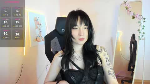 Snapshot of aliceeinwonderlanddd chatting on 05-17-26, 02:20 Alice online show from 05-17-26, 02:20
