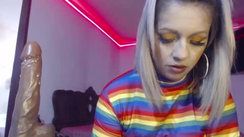 Snapshot of aliceesmiths chatting on 12-14-24, 05:25 aliceesmiths online show from 12-14-24, 05:25