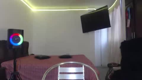 Snapshot of aliceesmiths chatting on 10-25-25, 12:23 aliceesmiths online show from 10-25-25, 12:23