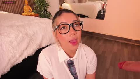 Snapshot of alicehanz_ chatting on 11-28-25, 02:36 Alice online show from 11-28-25, 02:36