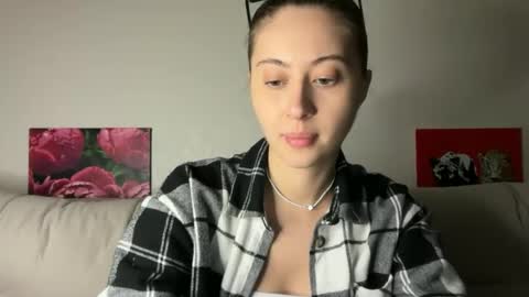 aliceinlustland online show from 06-24-26, 10:20
