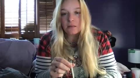 Snapshot of aliceinsmuttyland chatting on 12-16-25, 07:19 Alice online show from 12-16-25, 07:19