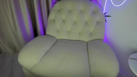 AliceLevine online show from 11-19-25, 05:18