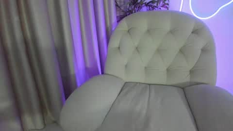 Snapshot of alicelevine chatting on 06-25-26, 04:12 AliceLevine online show from 06-25-26, 04:12