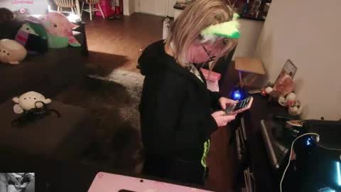 Snapshot of aliceliddell710 chatting on 09-19-25, 05:31 Alice Liddell online show from 09-19-25, 05:31