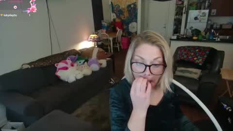 Snapshot of aliceliddell710 chatting on 09-25-25, 07:39 Alice Liddell online show from 09-25-25, 07:39