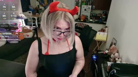 Snapshot of aliceliddell710 chatting on 10-09-25, 03:15 Alice Liddell online show from 10-09-25, 03:15