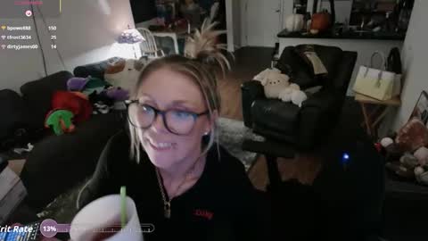 Snapshot of aliceliddell710 chatting on 10-25-25, 08:11 Alice Liddell online show from 10-25-25, 08:11