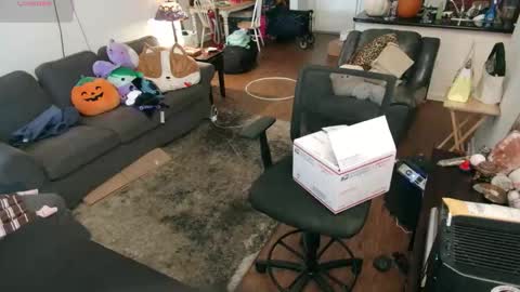 Snapshot of aliceliddell710 chatting on 10-27-25, 06:45 Alice Liddell online show from 10-27-25, 06:45