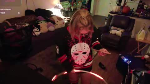 Snapshot of aliceliddell710 chatting on 10-31-25, 04:35 Alice Liddell online show from 10-31-25, 04:35