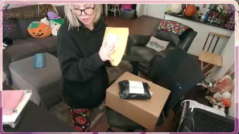 Snapshot of aliceliddell710 chatting on 11-03-25, 07:15 Alice Liddell online show from 11-03-25, 07:15