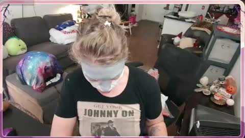 Alice Liddell online show from 12-21-25, 05:53