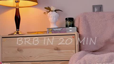 Snapshot of alicelu_ chatting on 02-04-25, 11:05 Elle online show from 02-04-25, 11:05