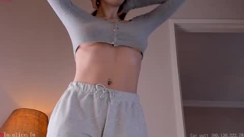 Snapshot of alicelu_ chatting on 02-23-25, 03:29 Elle online show from 02-23-25, 03:29