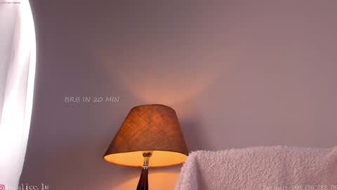 Snapshot of alicelu_ chatting on 03-09-25, 11:58 Elle online show from 03-09-25, 11:58