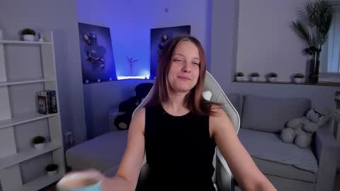 Snapshot of alicepill chatting on 09-20-25, 02:01 Alice online show from 09-20-25, 02:01