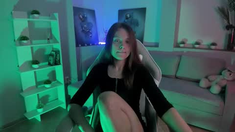 Snapshot of alicepill chatting on 10-27-25, 01:20 Alice online show from 10-27-25, 01:20