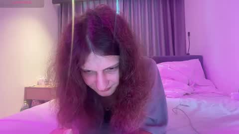 Snapshot of alicepinkhead chatting on 05-21-26, 08:21 AlicePinkhead online show from 05-21-26, 08:21