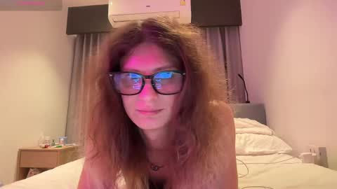 Snapshot of alicepinkhead chatting on 05-29-26, 08:45 AlicePinkhead online show from 05-29-26, 08:45