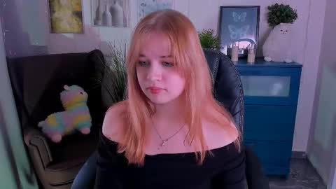 Snapshot of alicepopsy chatting on 09-12-25, 11:10 Alice online show from 09-12-25, 11:10