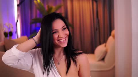 Snapshot of aliceravenx chatting on 01-19-25, 08:39 Alice online show from 01-19-25, 08:39