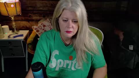 Snapshot of alicescuriosity chatting on 12-18-24, 02:53 Alices Curiosity online show from 12-18-24, 02:53