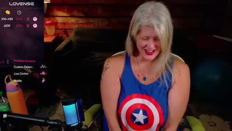 Snapshot of alicescuriosity chatting on 10-01-25, 03:01 Alices Curiosity online show from 10-01-25, 03:01