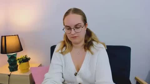 Snapshot of alicesensitive chatting on 11-07-25, 01:22 alicesensitive online show from 11-07-25, 01:22