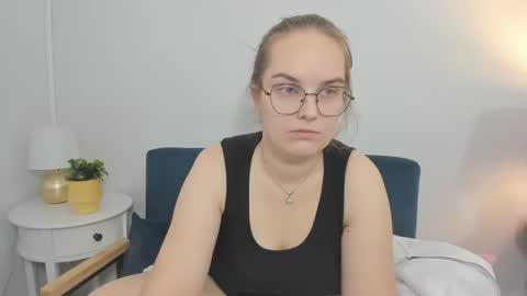 Snapshot of alicesensitive chatting on 11-16-25, 11:49 alicesensitive online show from 11-16-25, 11:49