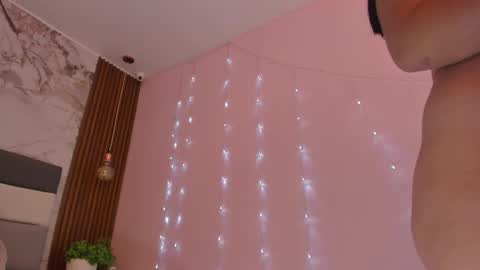 Snapshot of alicestark2 chatting on 10-29-25, 07:59 online show from 10-29-25, 07:59