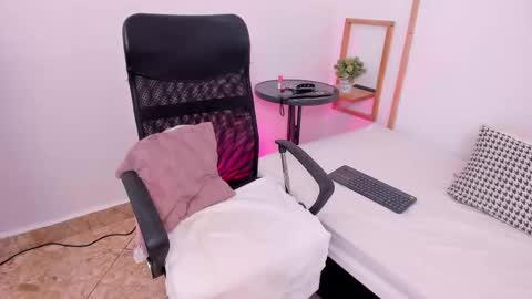 Snapshot of alicesweet10 chatting on 11-23-25, 04:12 Alice online show from 11-23-25, 04:12