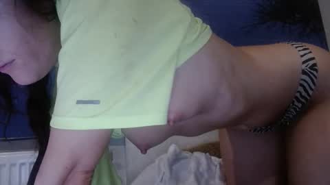 Snapshot of alicetailorrr chatting on 10-17-25, 04:53 AliceTailorrr online show from 10-17-25, 04:53