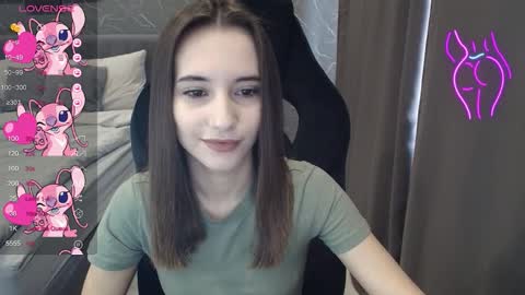 Snapshot of aliceweiss_ chatting on 11-07-25, 08:14 Alice online show from 11-07-25, 08:14