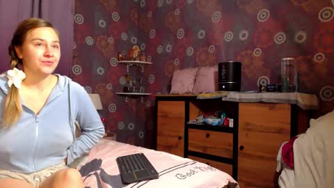Snapshot of alicewetsquirt chatting on 02-04-26, 12:49 alicewetsquirt online show from 02-04-26, 12:49