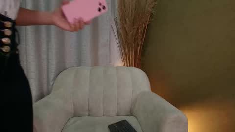 Snapshot of alicia__kiss chatting on 03-01-25, 12:56 Salome online show from 03-01-25, 12:56