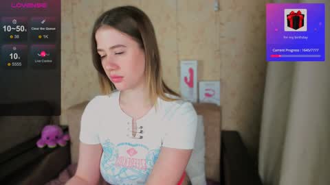 Snapshot of alicia_hines chatting on 12-15-24, 11:23 Alicia online show from 12-15-24, 11:23