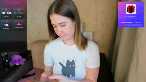 Snapshot of alicia_hines chatting on 12-17-24, 06:02 Alicia online show from 12-17-24, 06:02